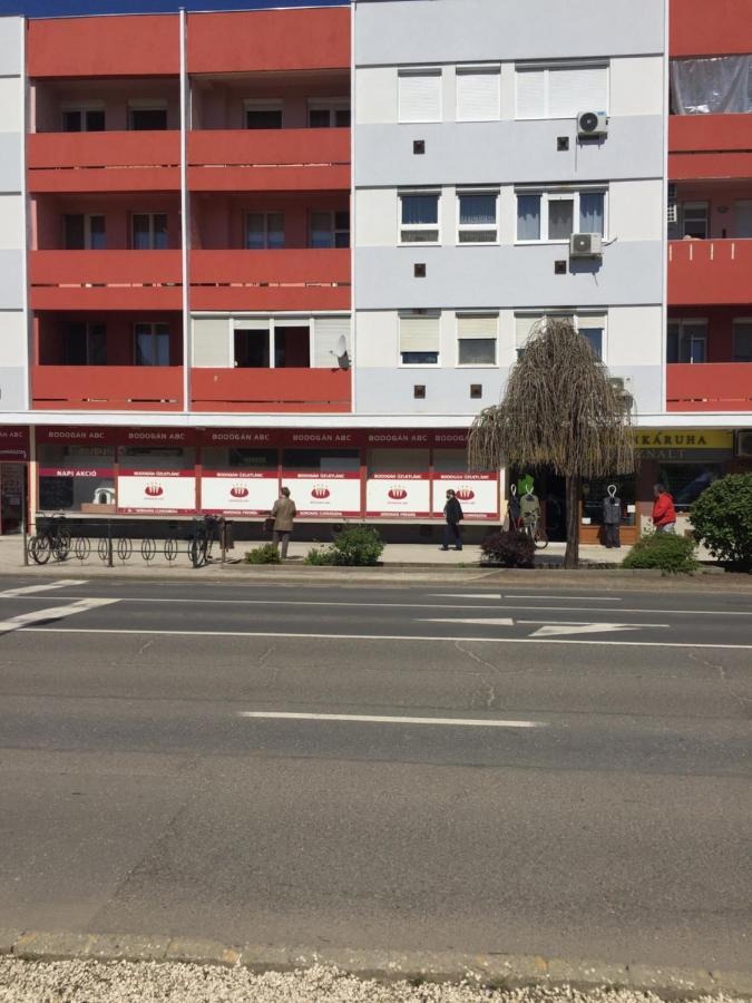 Marika Apartman Hajdúszoboszló Exteriör bild
